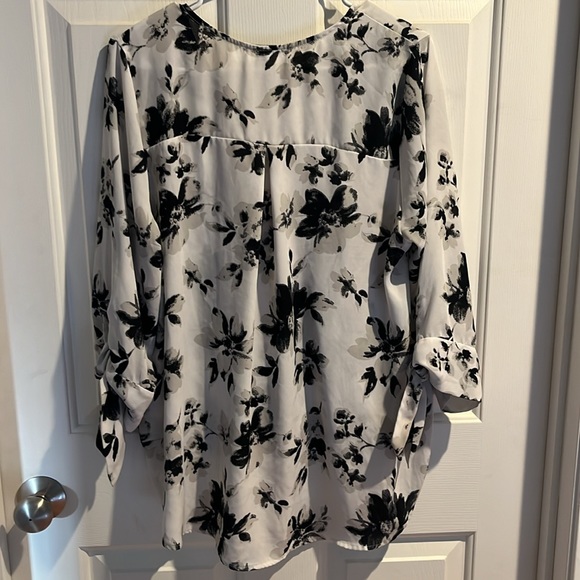 Women’s Blouse - Picture 3 of 3